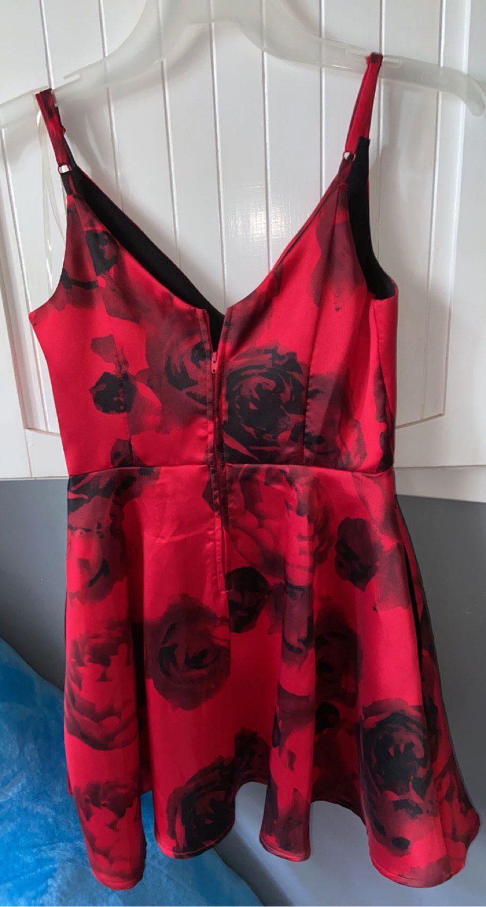 Size 6 Homecoming Floral Red A-line Dress on Queenly