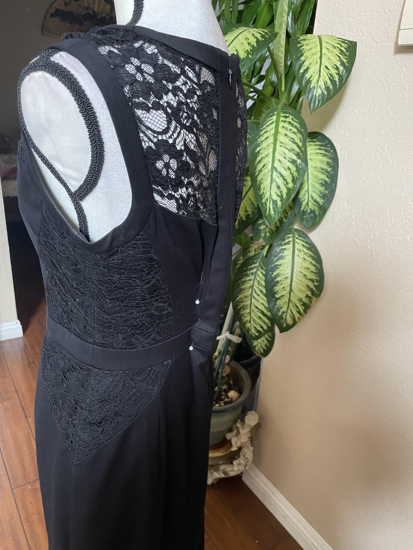 Anne Klein Size 10 Wedding Guest Lace Black Cocktail Dress on Queenly