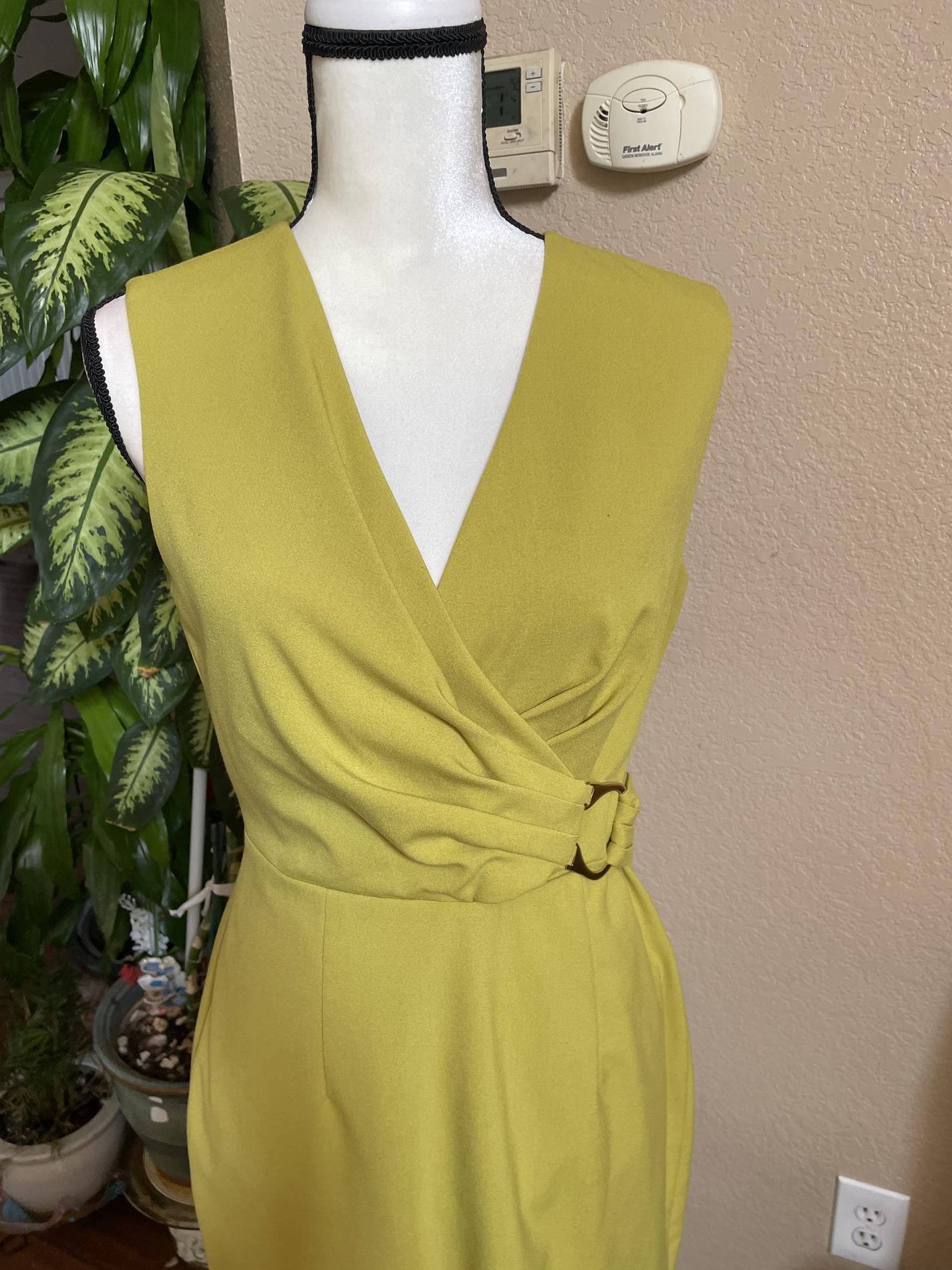 Calvin Klein Size 6 Wedding Guest Yellow Cocktail Dress on Queenly