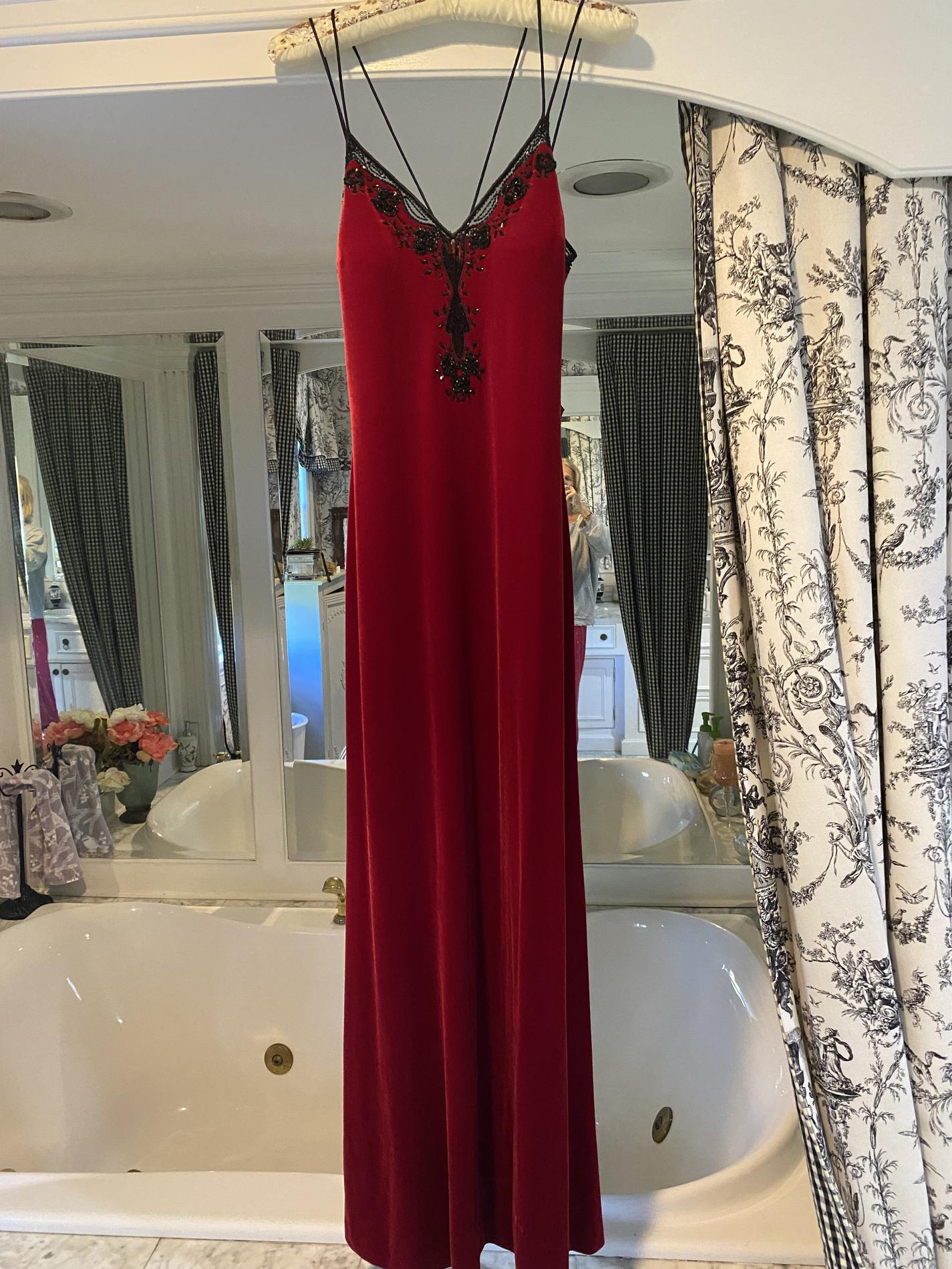 Rimini by Shaw Size 4 Prom Velvet Red Floor Length Maxi on Queenly