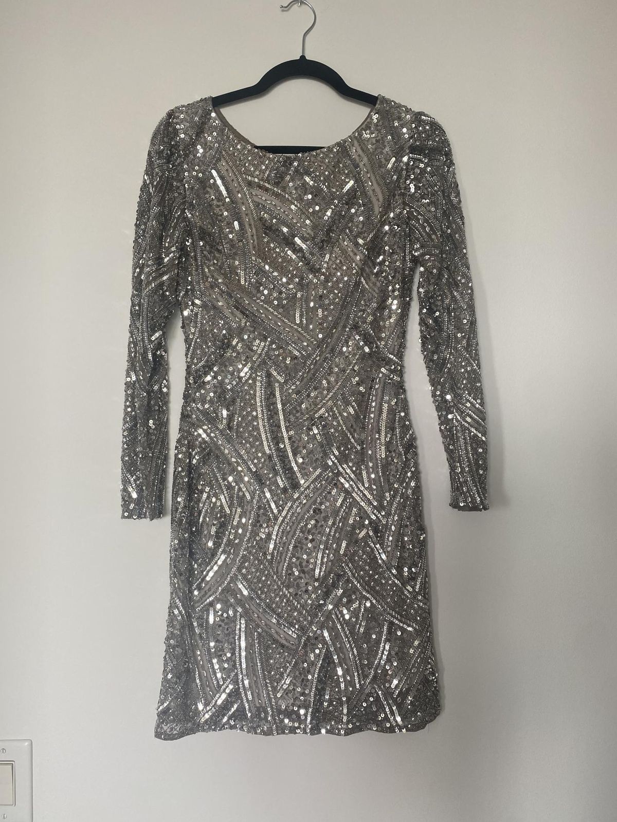 Ashley Lauren Size 4 Homecoming Long Sleeve Silver Cocktail Dress on Queenly