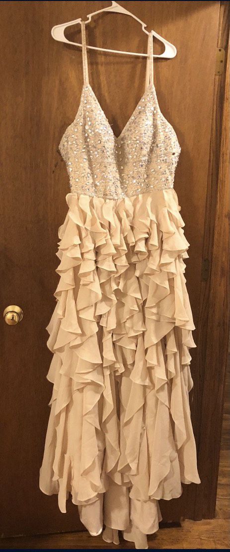 Plus Size 16 Prom Plunge Nude Dress With Train on Queenly