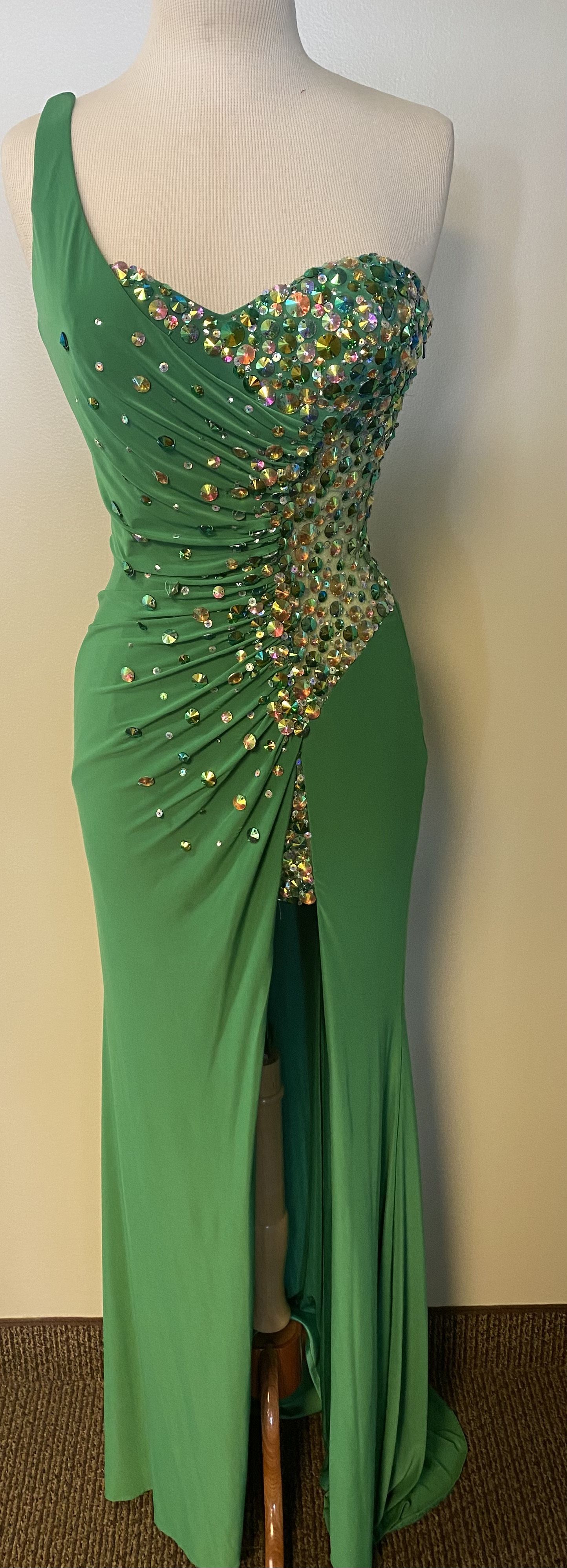 Party Time Formal Size 6 Prom Sequined Green Floor Length Maxi on Queenly
