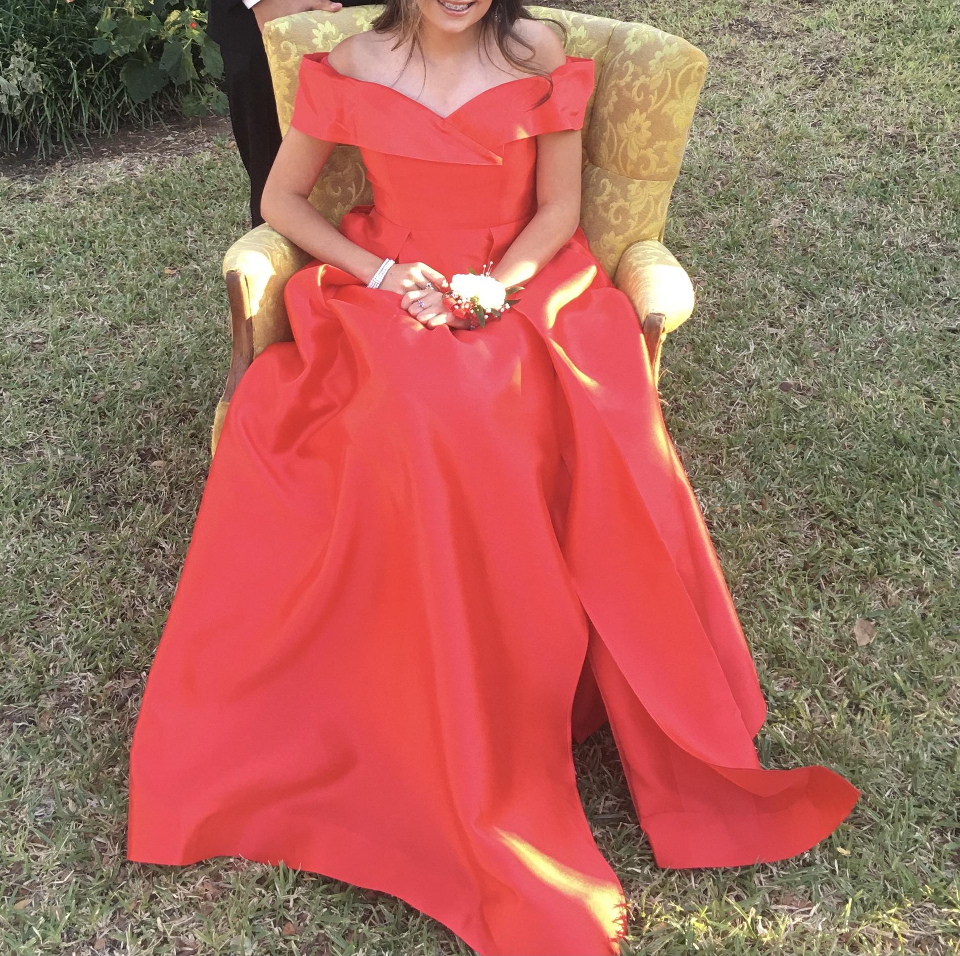 Promgirl Size 6 Prom Off The Shoulder Red Ball Gown on Queenly