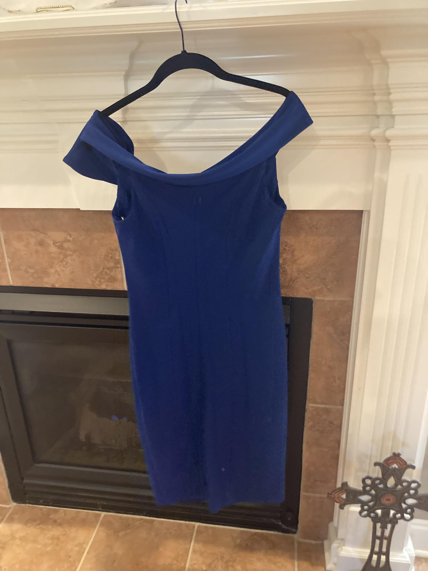 Size 4 Wedding Guest Off The Shoulder Royal Blue Cocktail Dress on Queenly