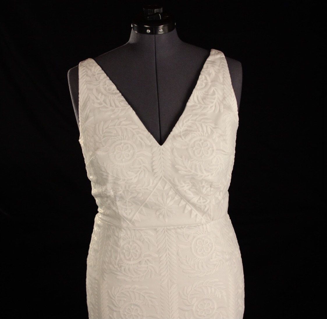 Finders Keepers Size 12 Floral White Cocktail Dress on Queenly