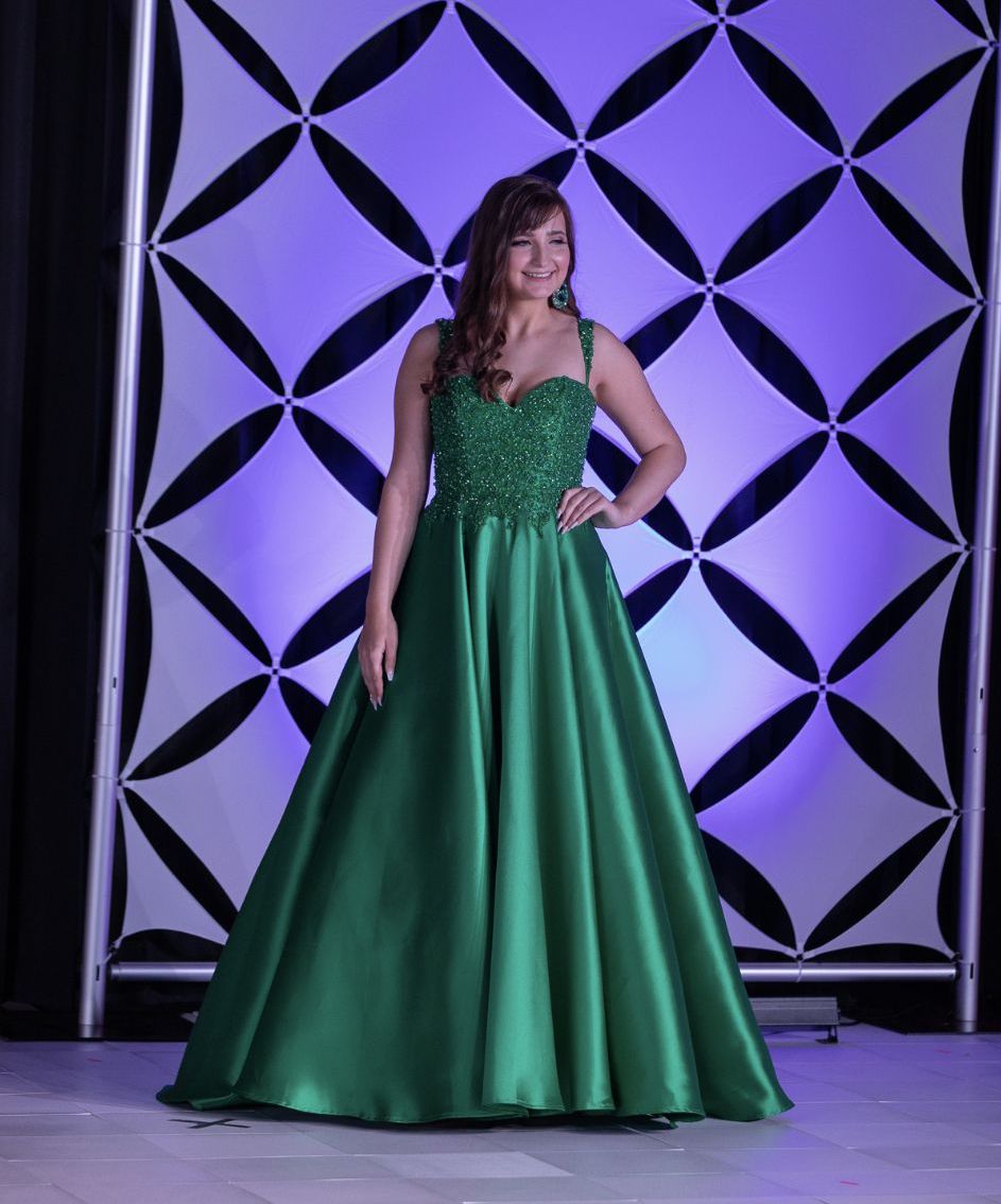 Mac Duggal Size 4 Pageant Satin Emerald Green Ball Gown on Queenly