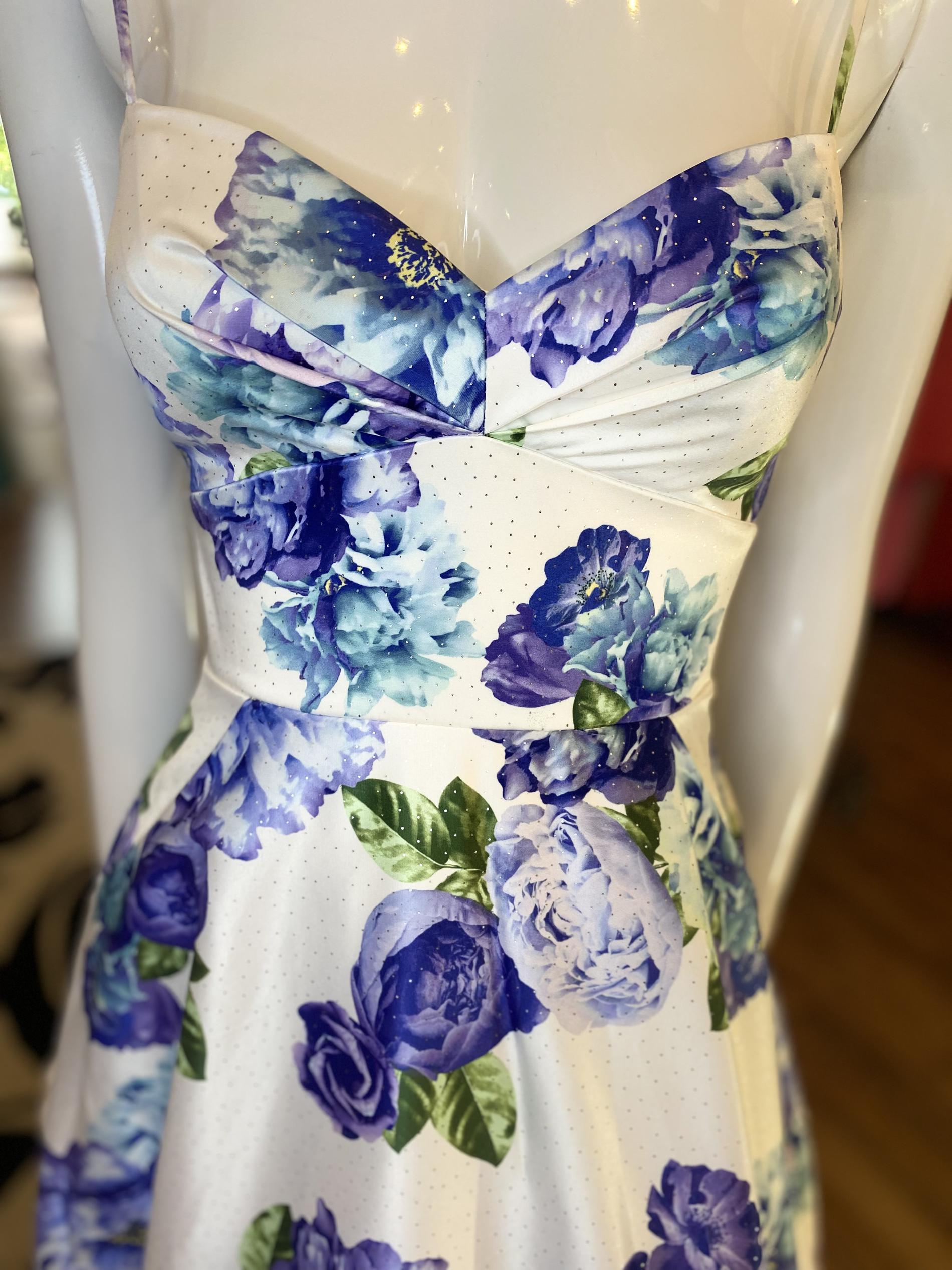 Size 0 Prom Floral Blue A-line Dress on Queenly