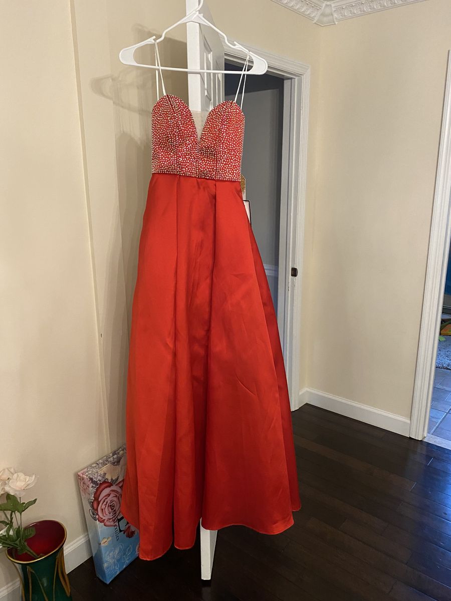 Size 0 Prom Strapless Satin Red Ball Gown on Queenly