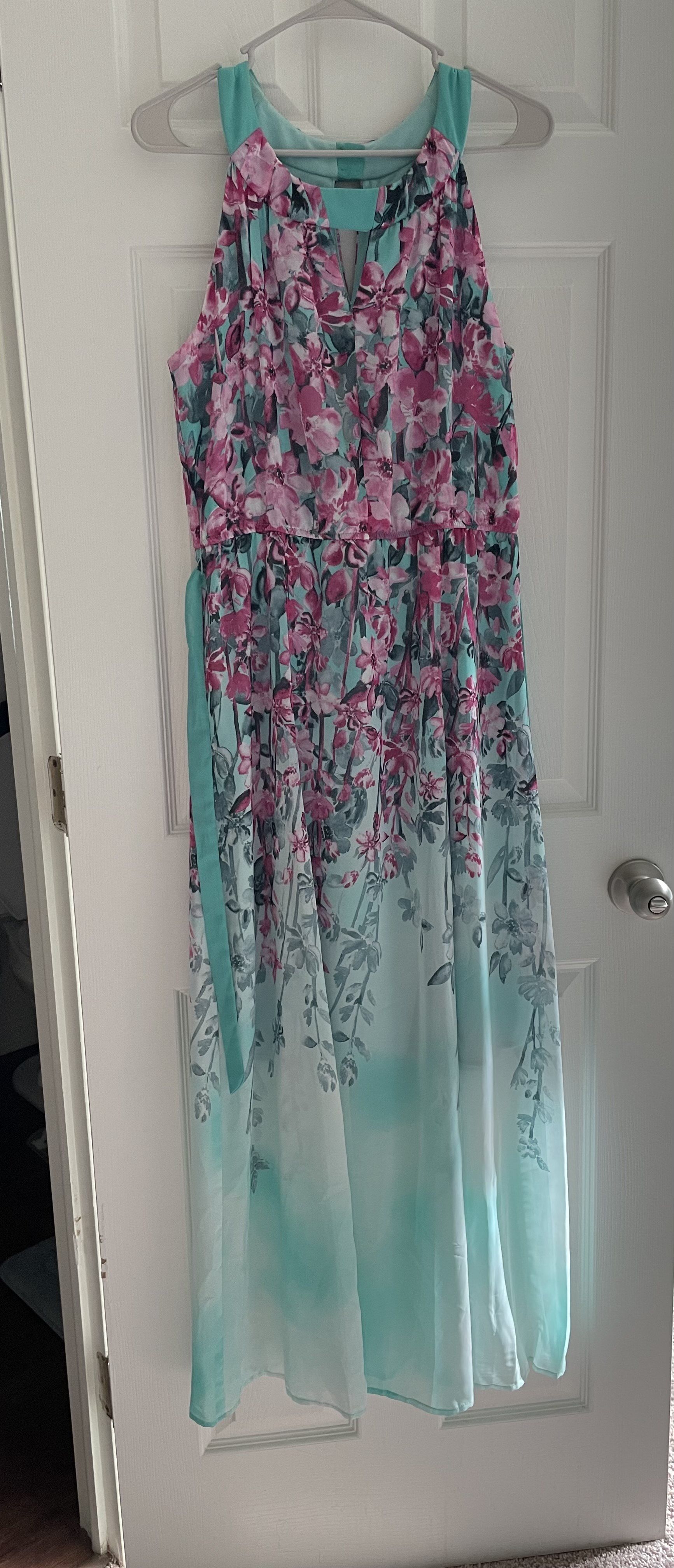 Size 10 Floral Green Floor Length Maxi on Queenly