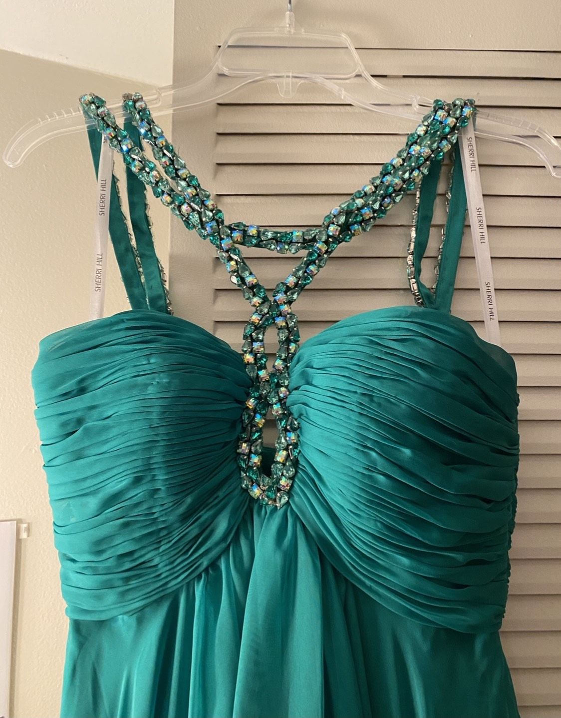 Sherri Hill Size 4 Prom Off The Shoulder Sequined Emerald Green A-line Dress on Queenly