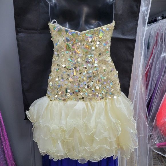 Style 11372 Tony Bowls Size 0 Prom Gold Cocktail Dress on Queenly