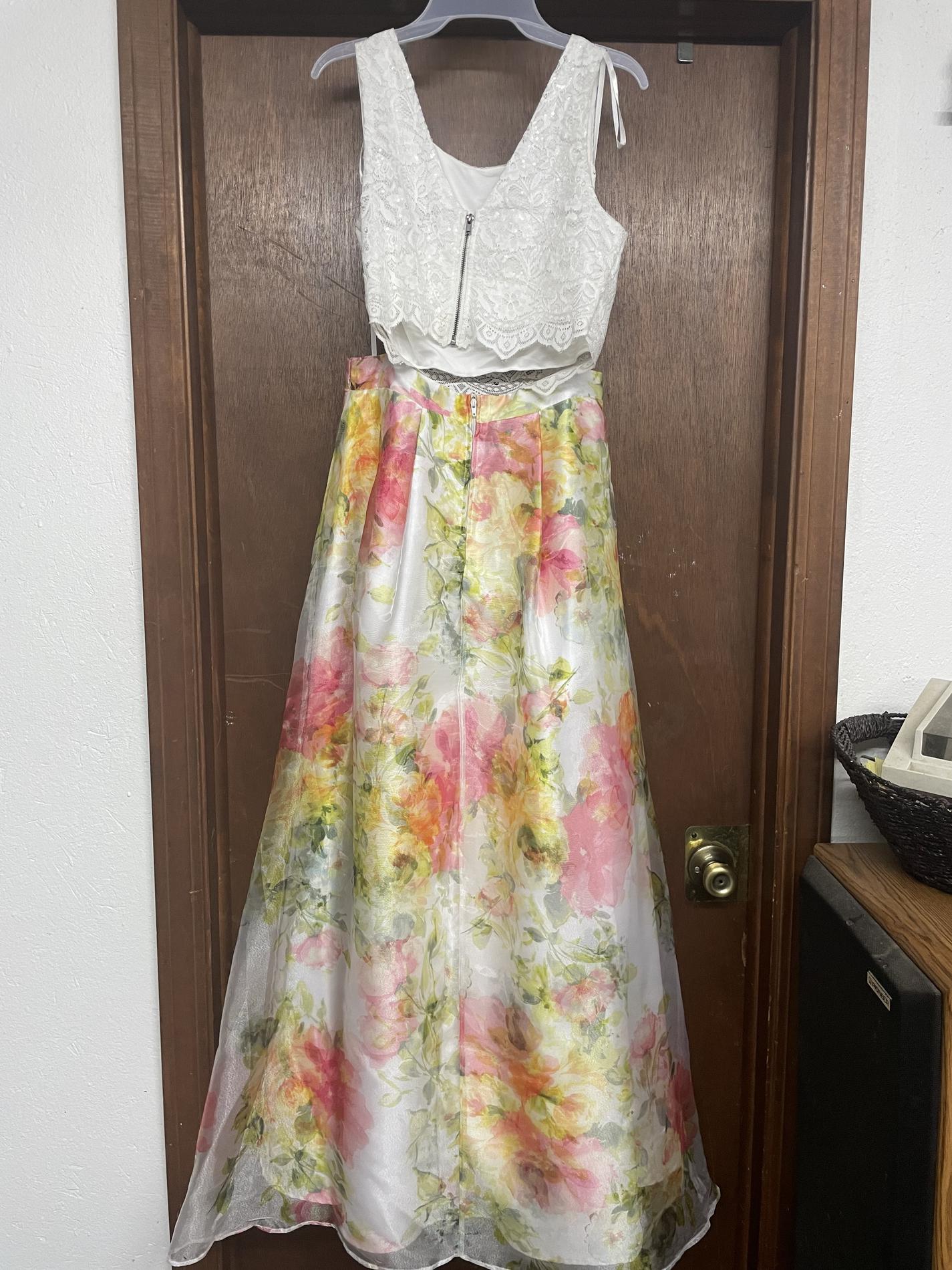 Size 6 Multicolor A-line Dress on Queenly