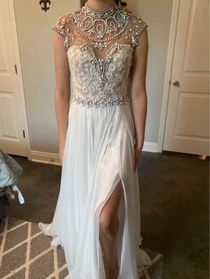 Size 4 Prom Plunge Lace White Floor Length Maxi on Queenly