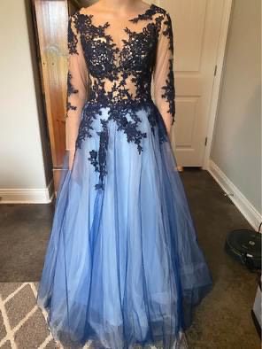 Size 6 Prom Plunge Lace Navy Blue Dress With Train on Queenly