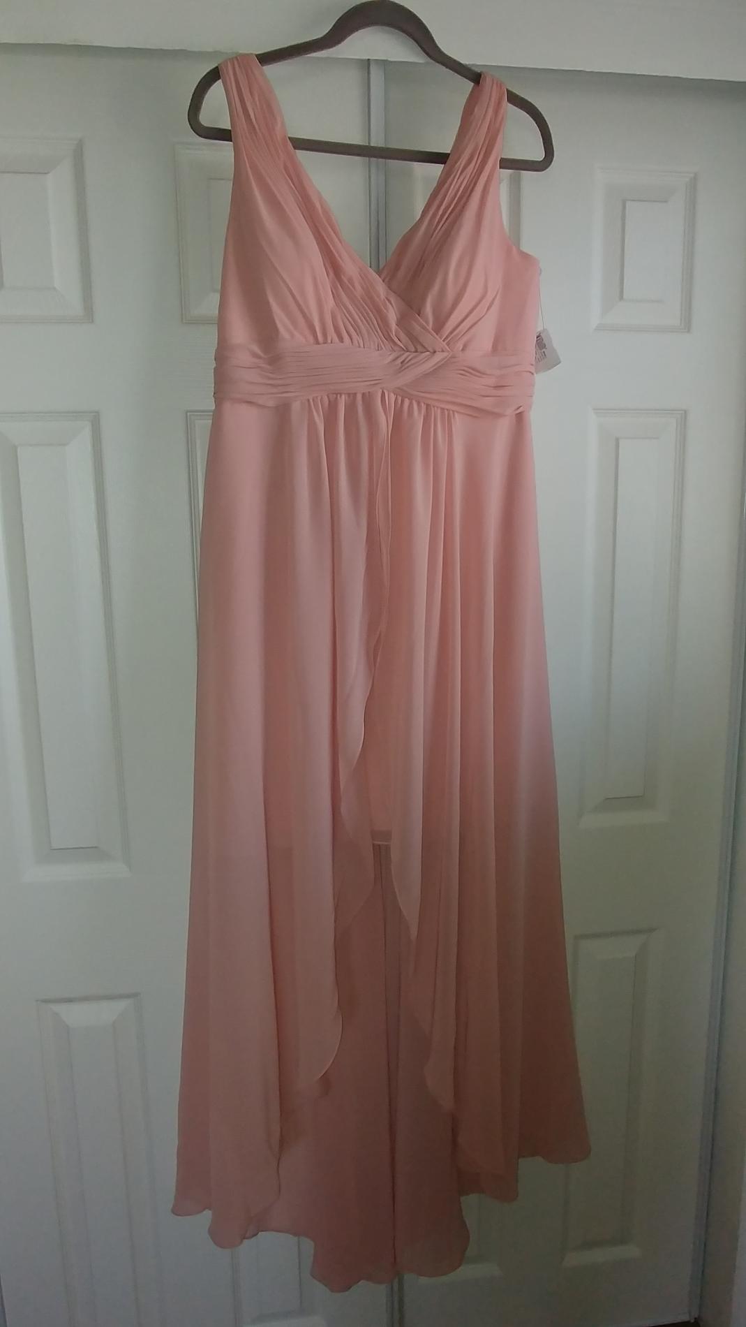 Plus Size 16 Bridesmaid Plunge Light Pink Cocktail Dress on Queenly