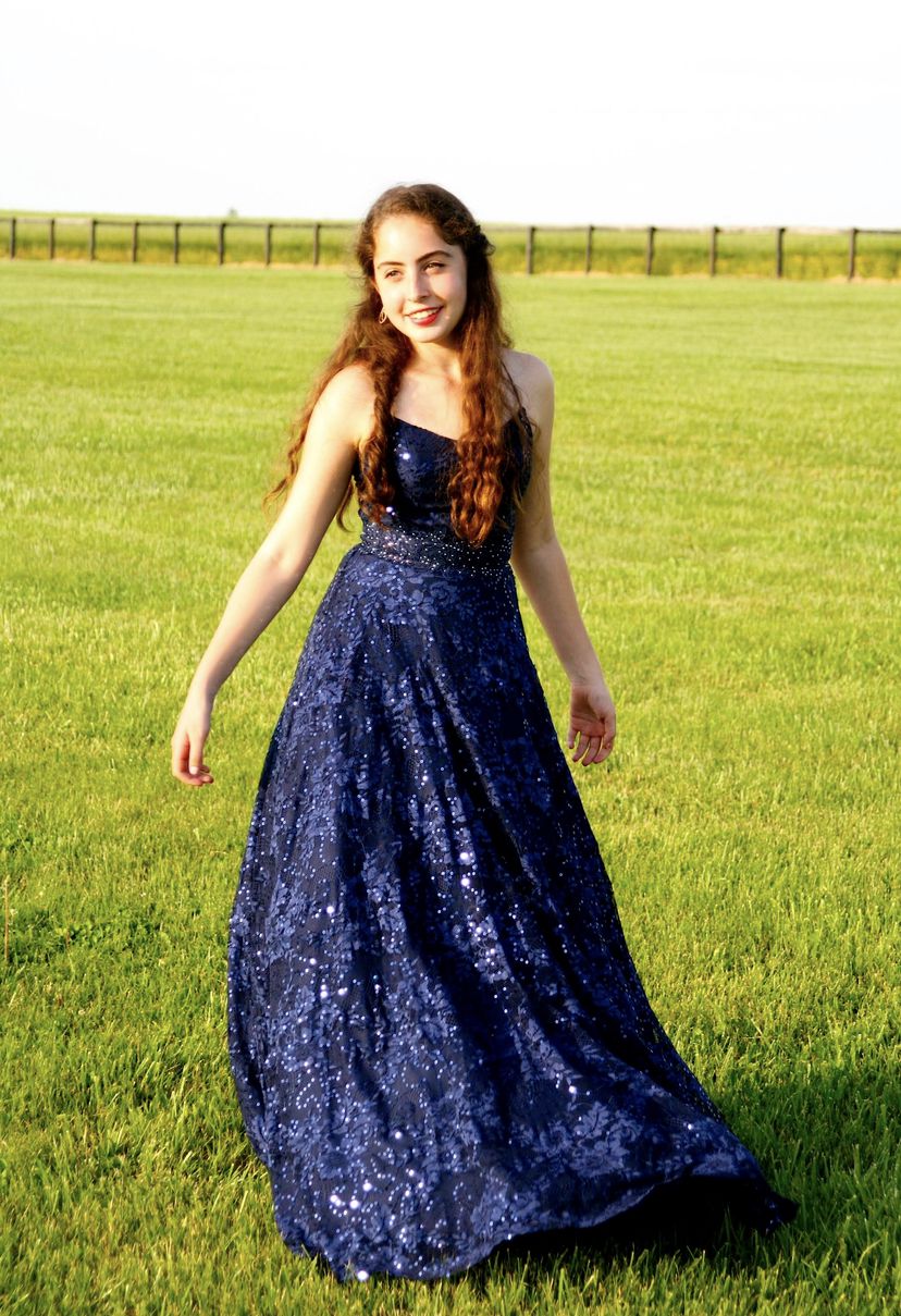 Size 0 Prom Navy Blue A-line Dress on Queenly