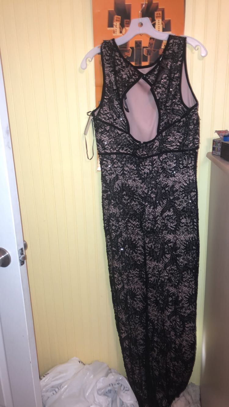 Plus Size 16 Lace Black Floor Length Maxi on Queenly