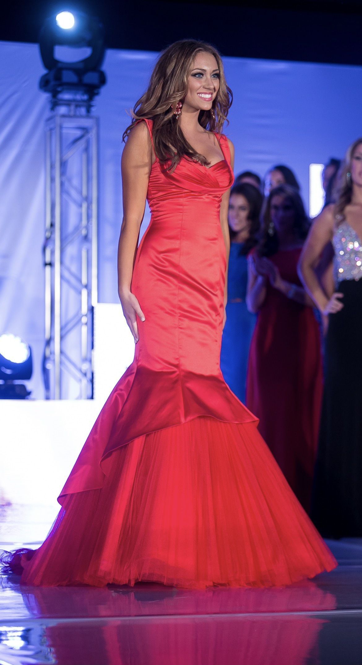 Sherri Hill Size 2 Prom Plunge Satin Red Mermaid Dress on Queenly
