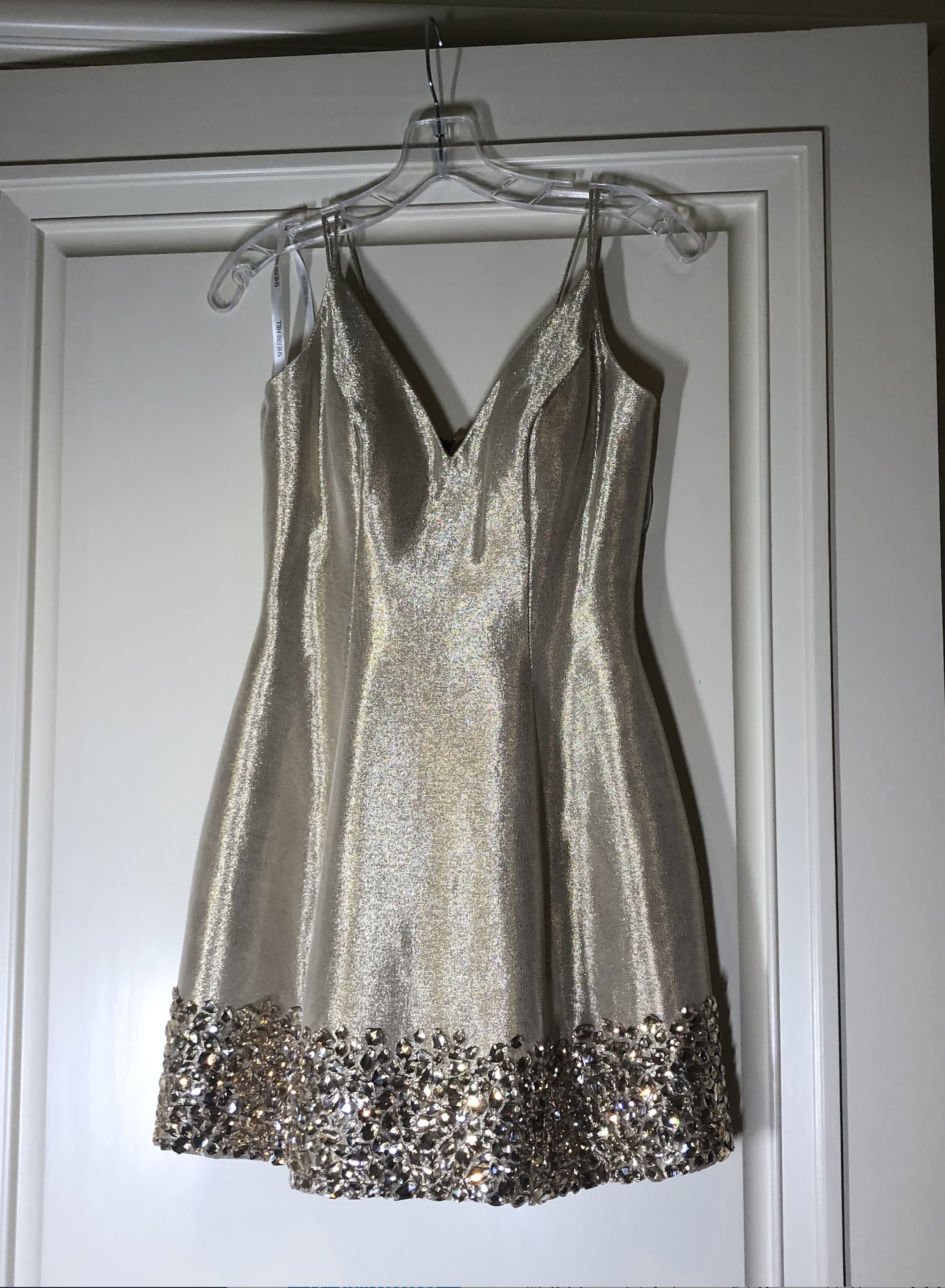 Sherri Hill Size 0 Homecoming Plunge Sequined Gold Cocktail Dress on Queenly