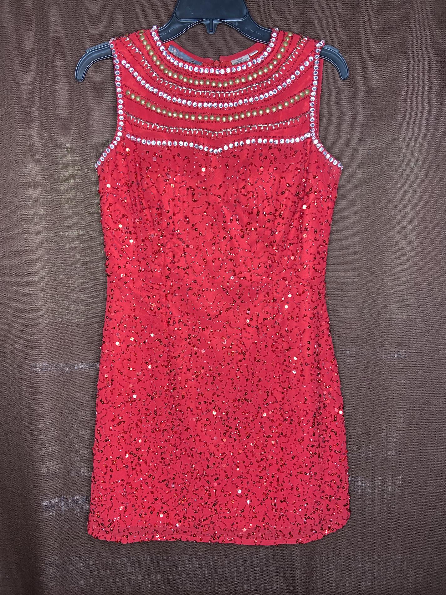 Size 6 Homecoming Sequined Red Cocktail Dress on Queenly