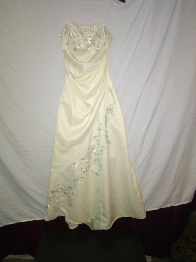 City Triangle Size 6 Wedding White Ball Gown on Queenly