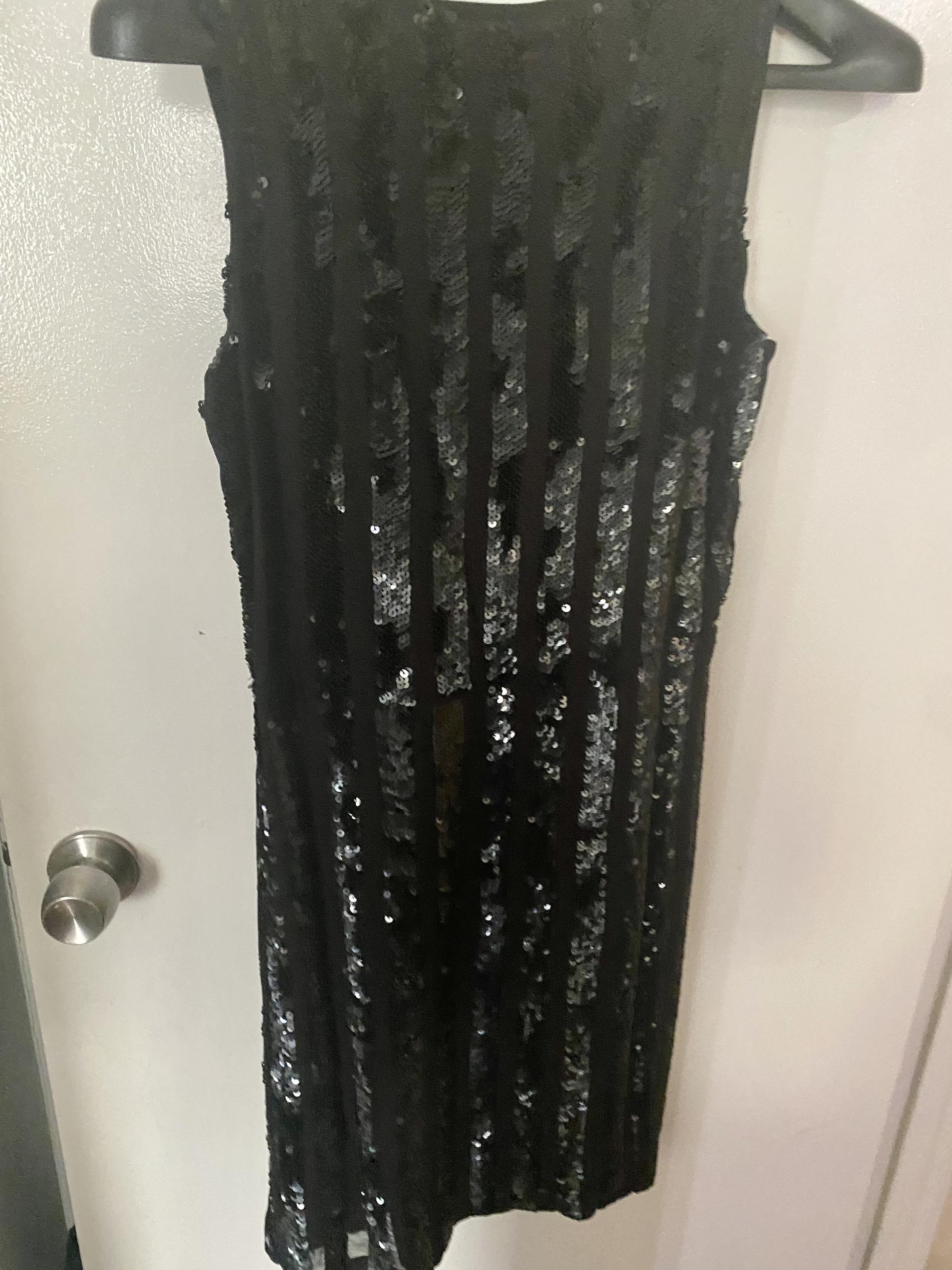 Size 6 Plunge Black Cocktail Dress on Queenly