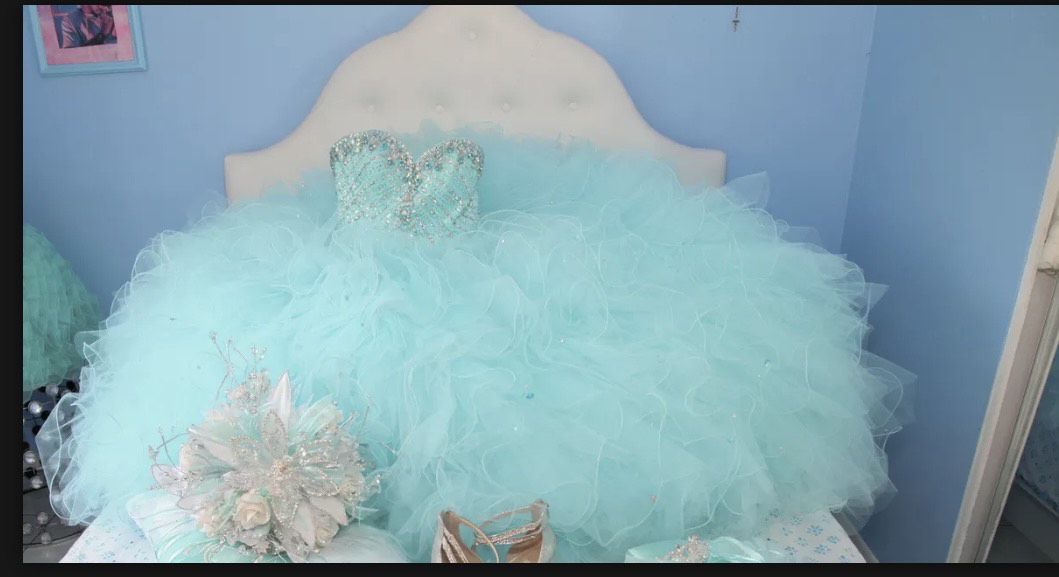 Size 4 Prom Strapless Turquoise Blue Ball Gown on Queenly
