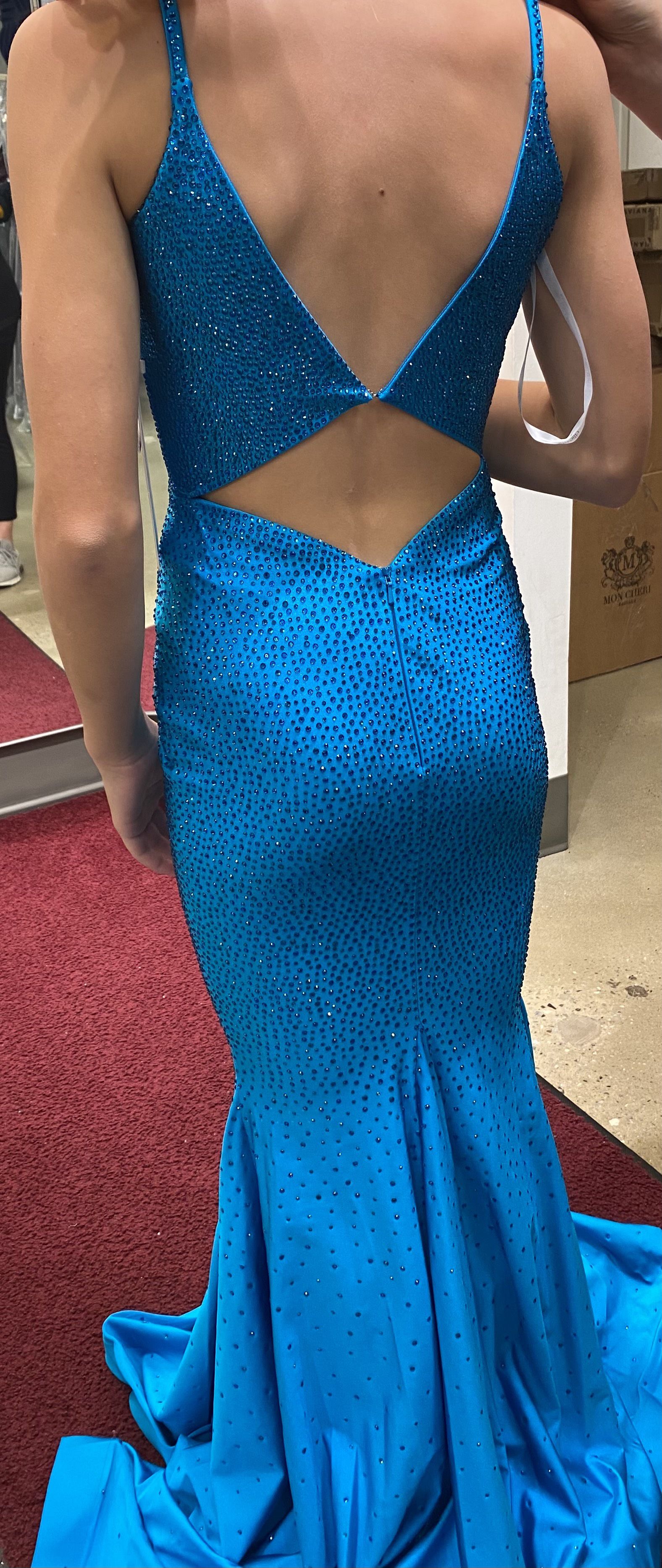 Ellie Wilde Size 00 Prom Plunge Sequined Blue Mermaid Dress on Queenly