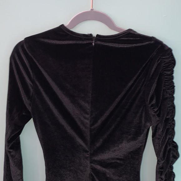 Ronny Kobo Size 8 Long Sleeve Velvet Black Cocktail Dress on Queenly