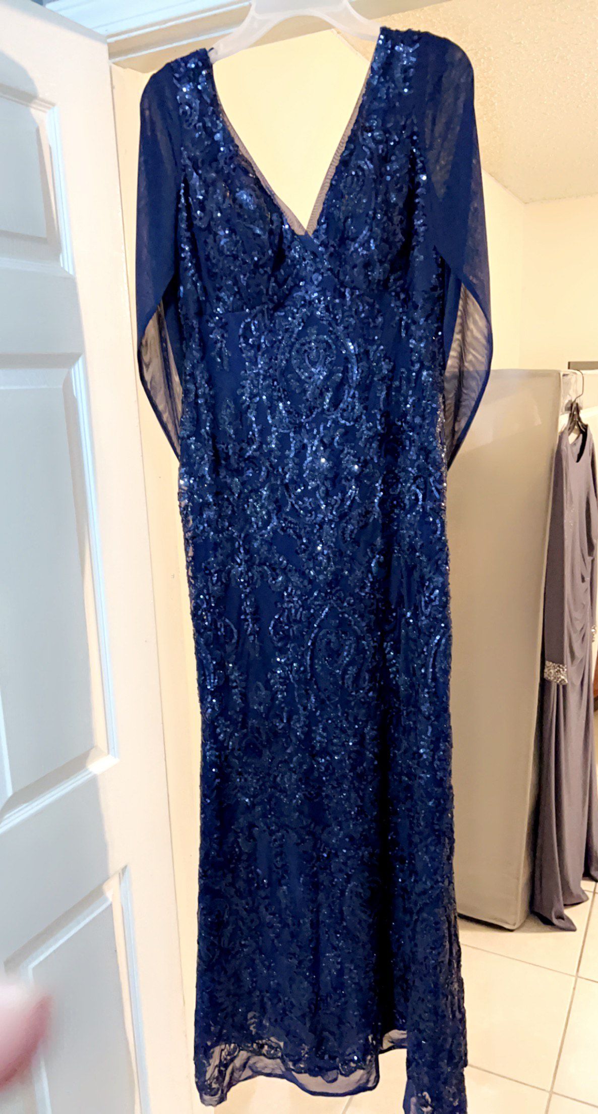 Size 10 Prom Cap Sleeve Navy Blue Floor Length Maxi on Queenly