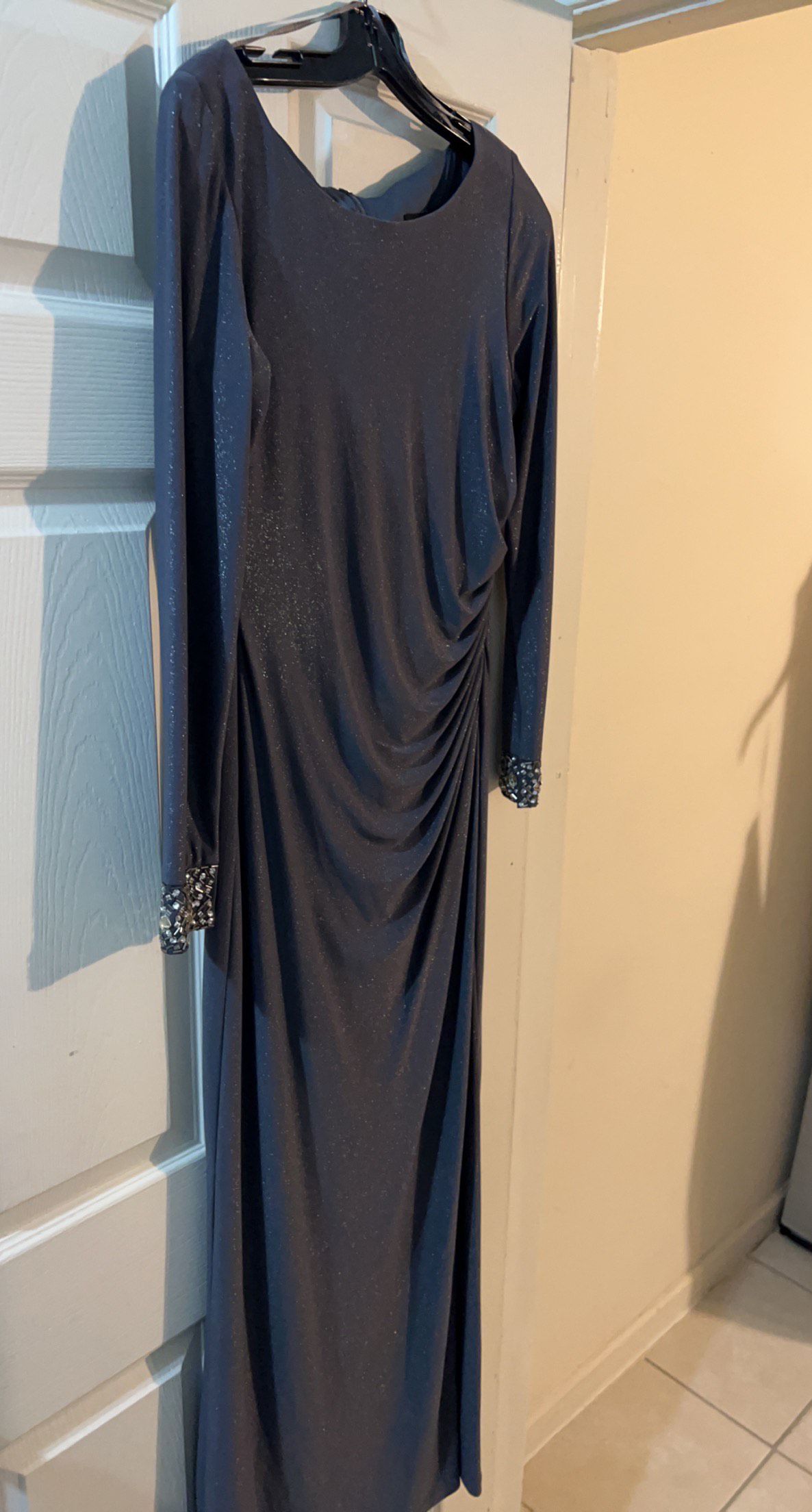 Size 6 Prom Long Sleeve Silver Floor Length Maxi on Queenly