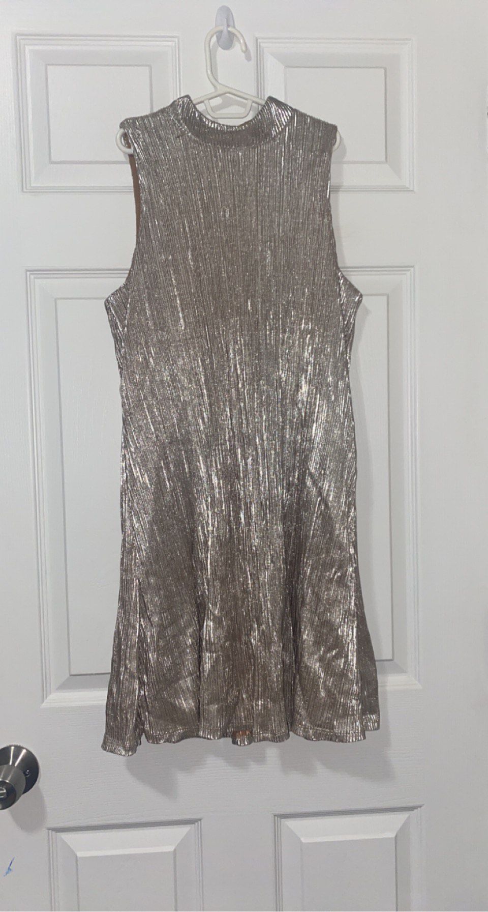 Size 4 High Neck Silver Cocktail Dress on Queenly