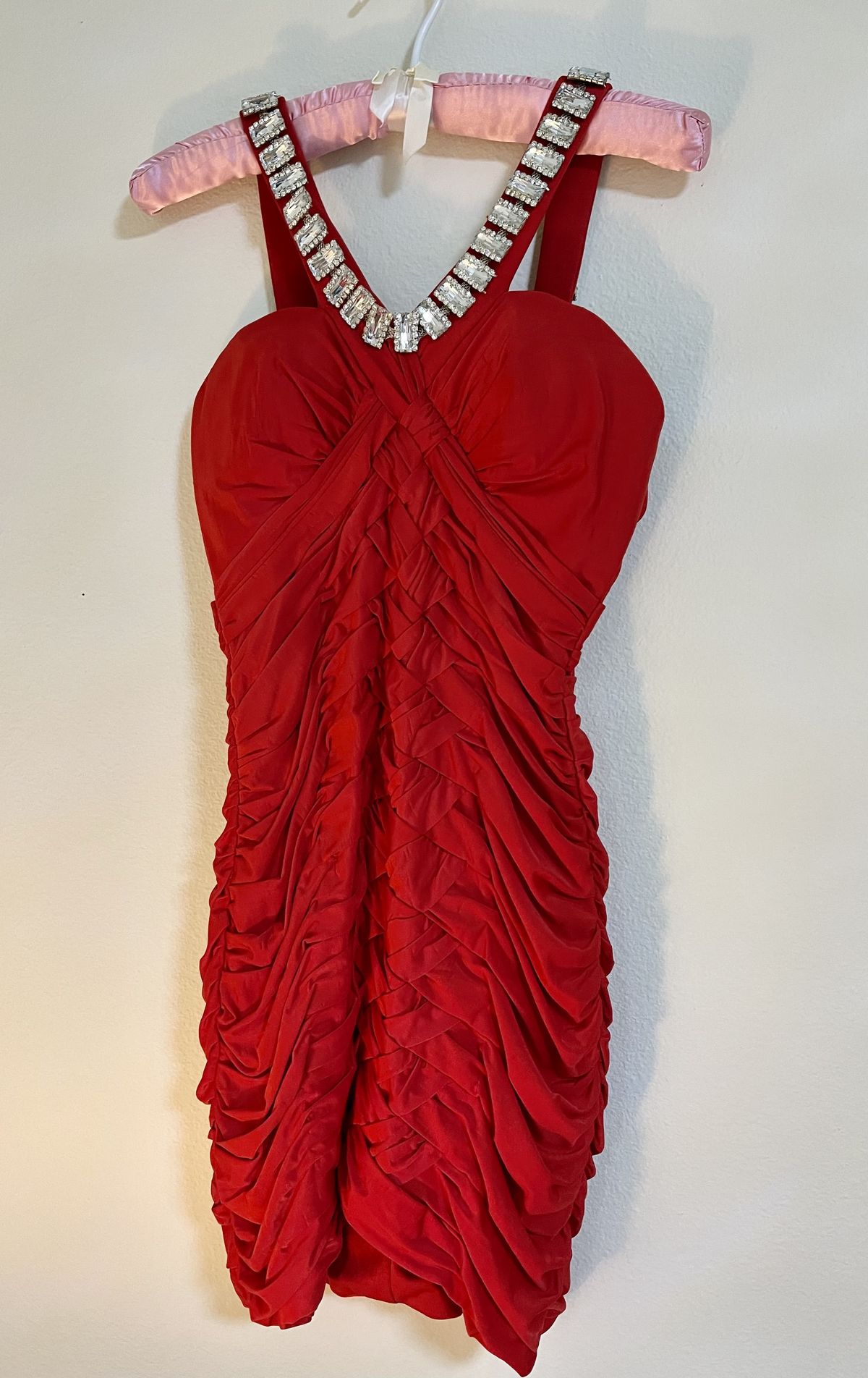 Size 4 Sequined Red Cocktail Dress on Queenly