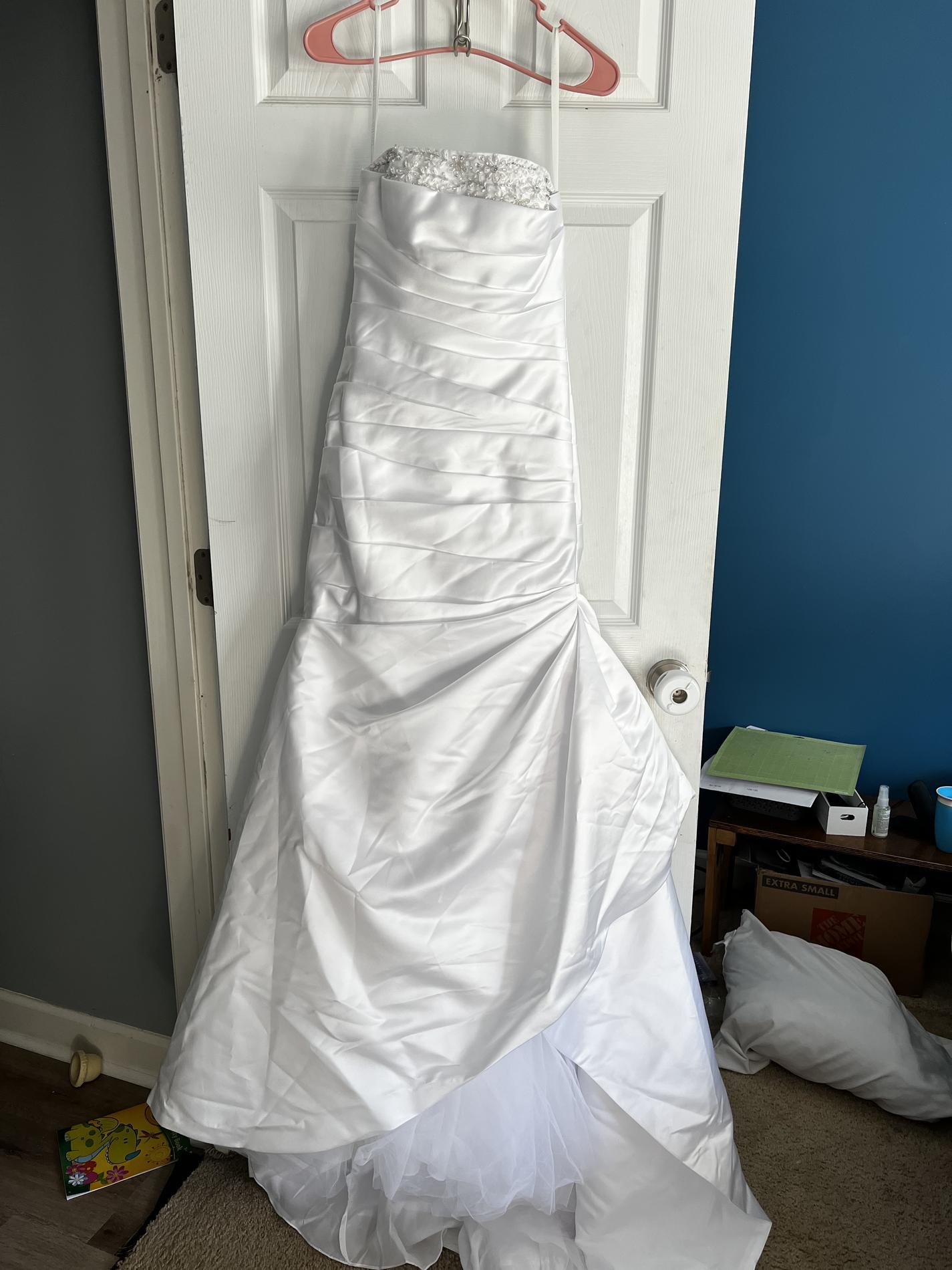 Size 4 Wedding Strapless White Dress With Train on Queenly