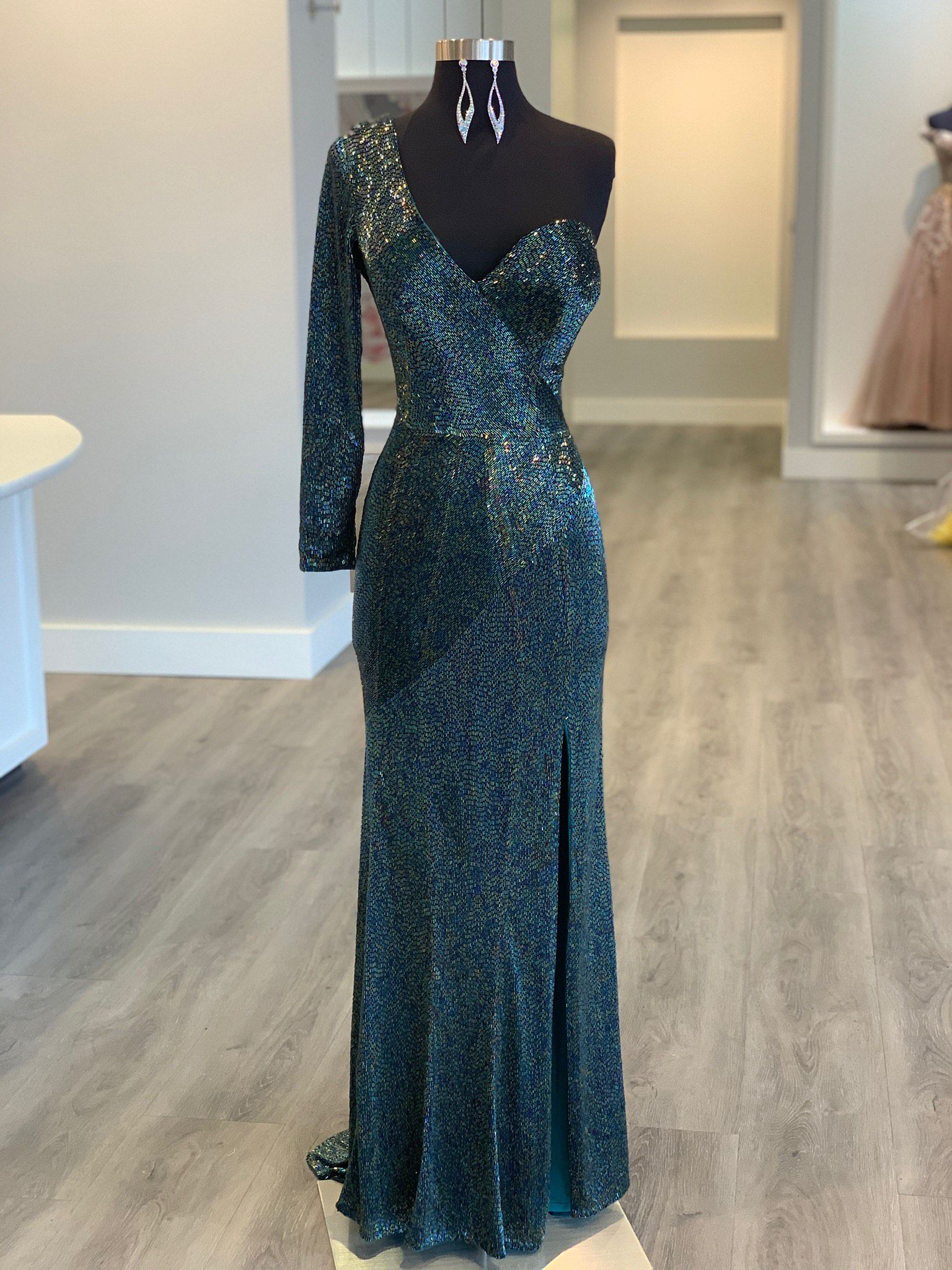 Ashley Lauren Size 6 Long Sleeve Multicolor Side Slit Dress on Queenly