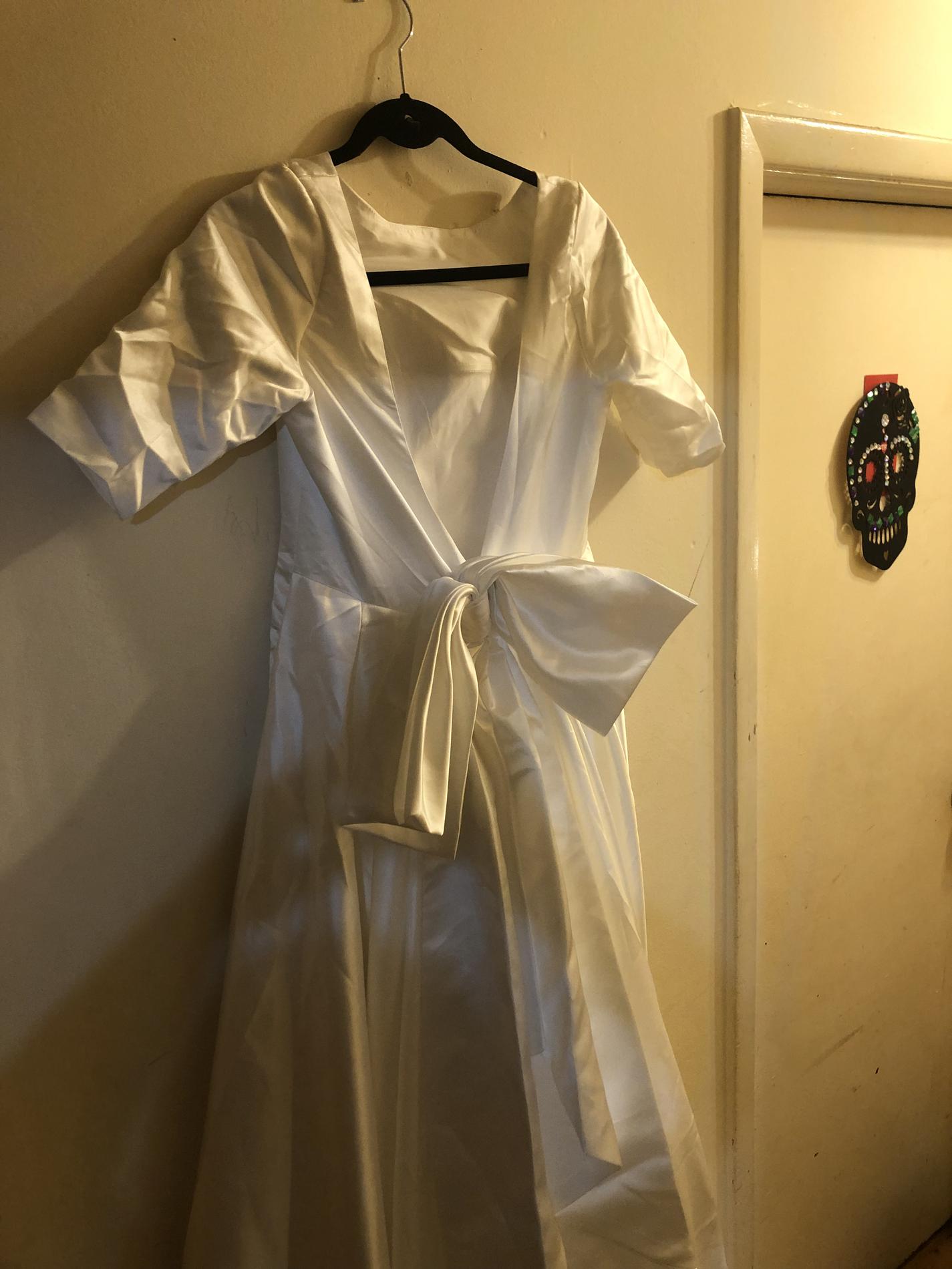 White Size 8 Train Dress on Queenly