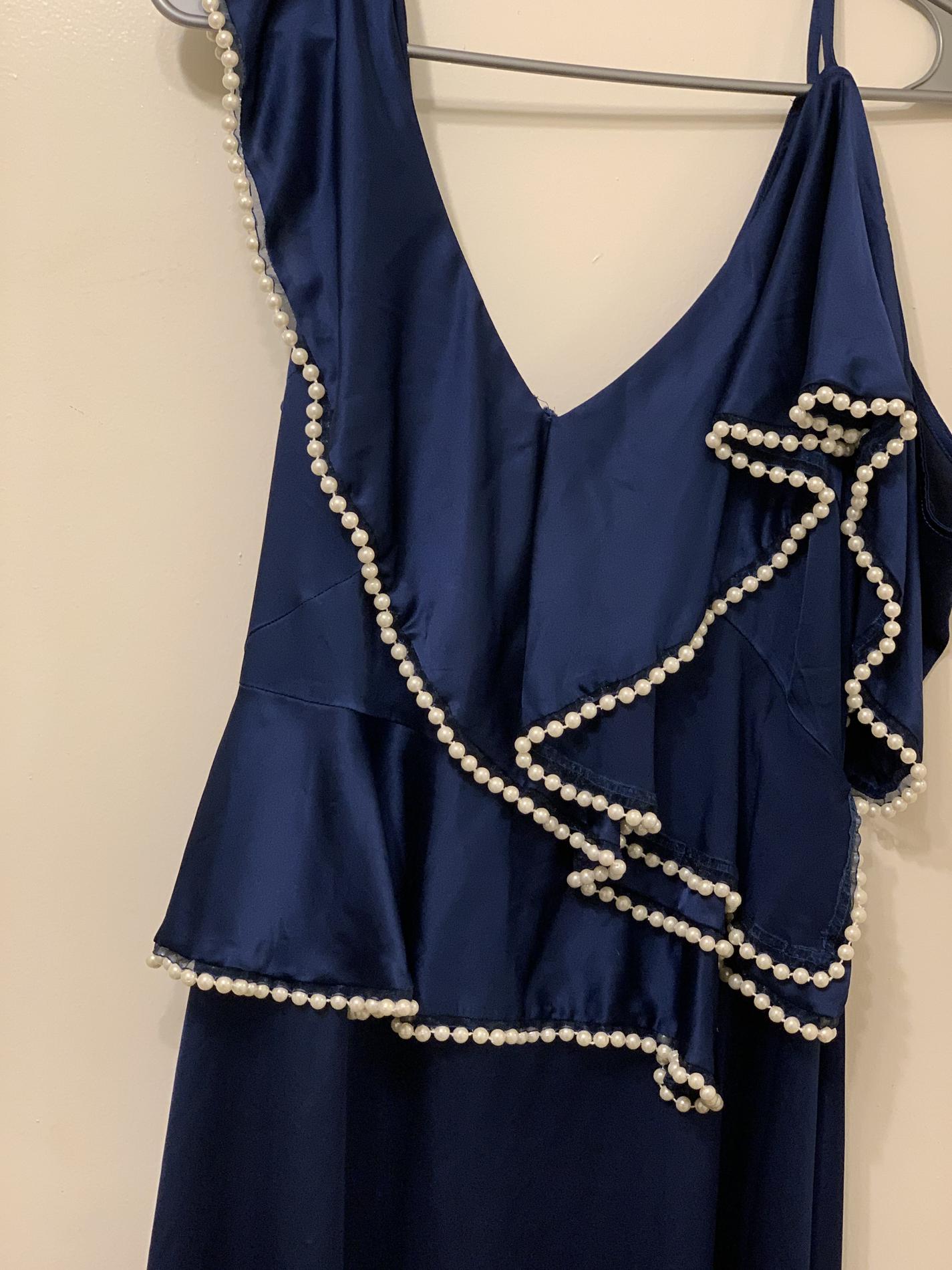 Size 10 Cap Sleeve Satin Navy Blue A-line Dress on Queenly