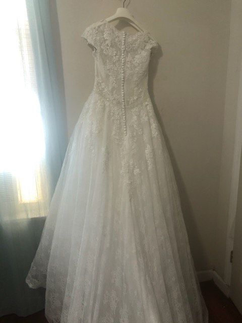 Size 8 Wedding Cap Sleeve Lace White A-line Dress on Queenly