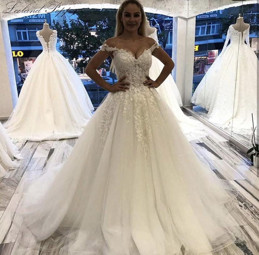 Plus Size 16 White Ball Gown on Queenly