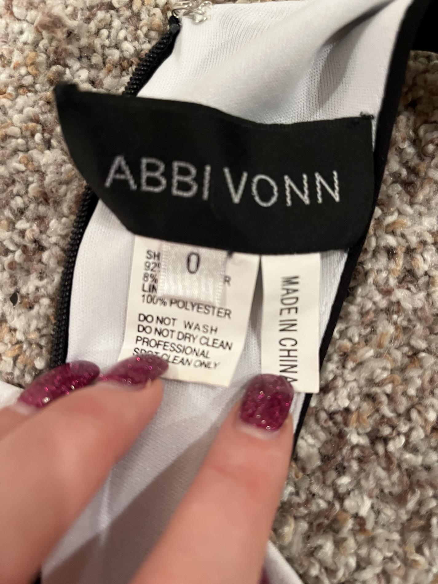 Abbi Vonn Size 0 White Floor Length Maxi on Queenly