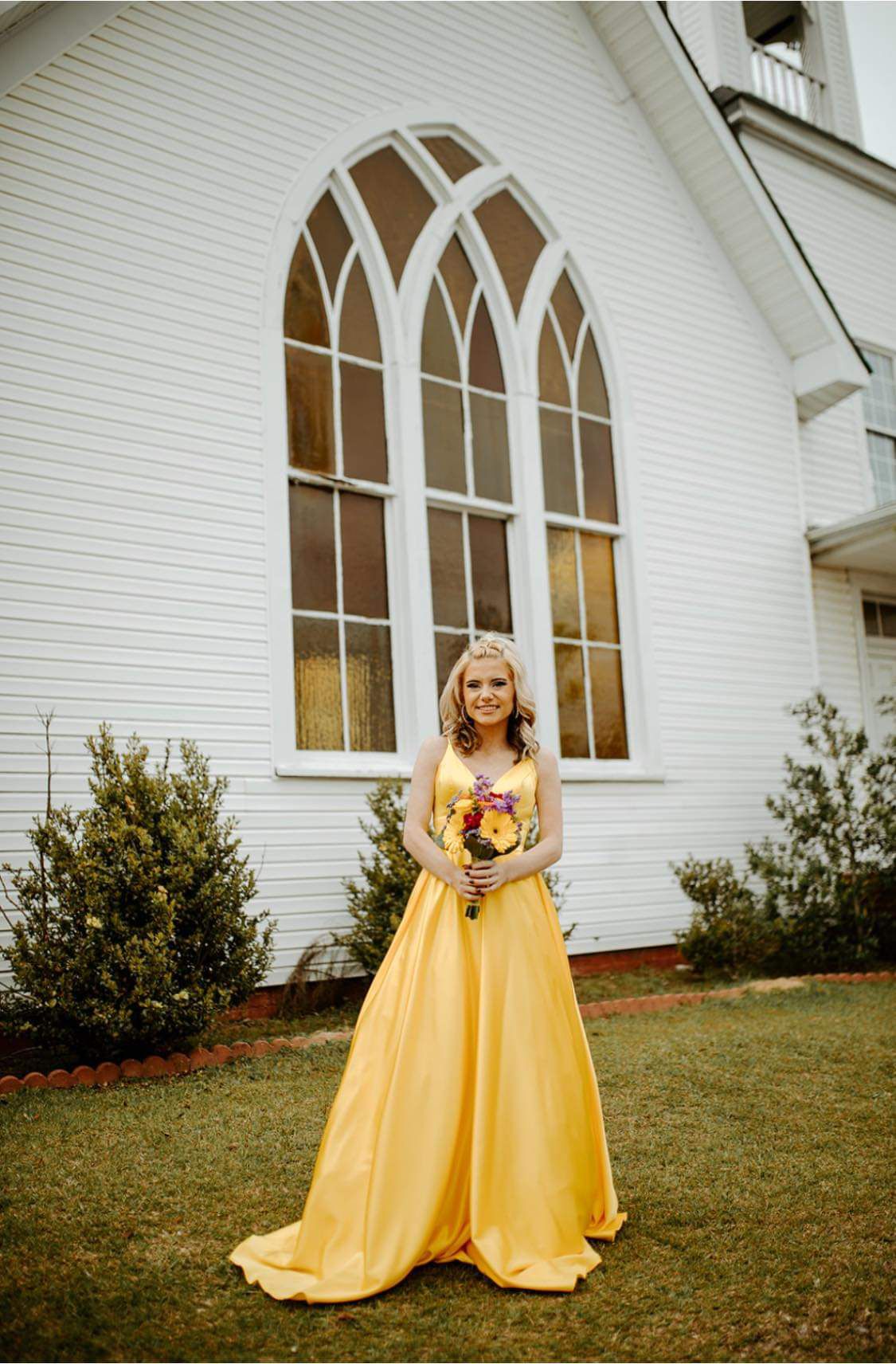 Sherri Hill Girls Size 2 Bridesmaid Plunge Yellow Cocktail Dress on Queenly