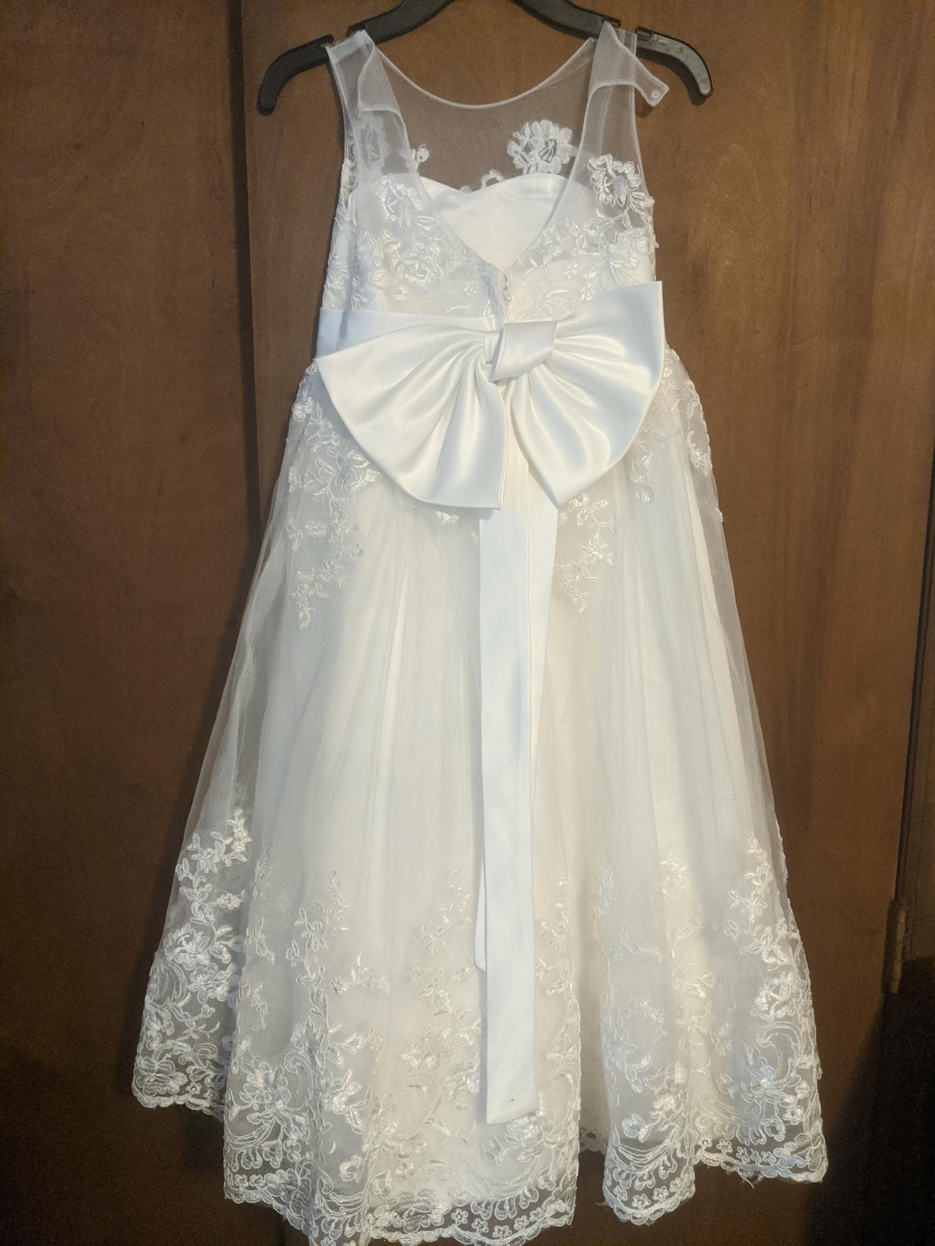 Girls Size 7 Lace White A-line Dress on Queenly