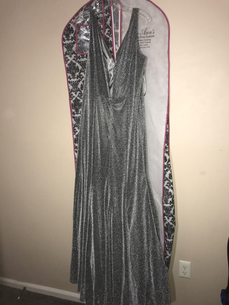 Size 14 Prom Silver A-line Dress on Queenly