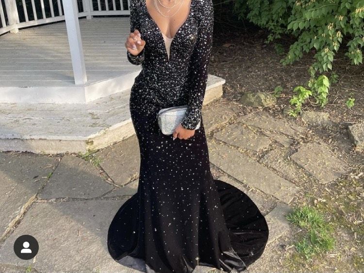 Size 2 Prom Sequined Black Mermaid Dress on Queenly