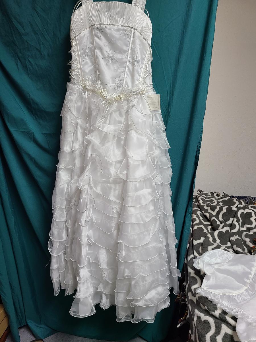 Melody Collection Size 14 White Ball Gown on Queenly