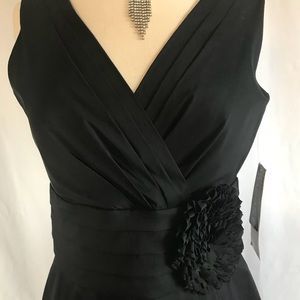Julian Taylor Size 6 Black A-line Dress on Queenly