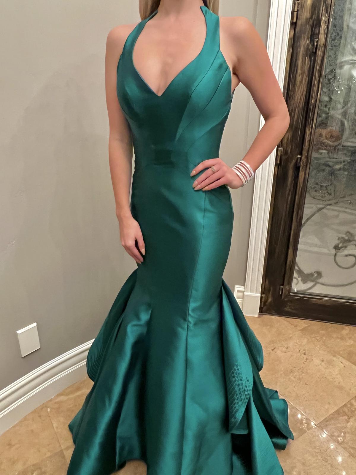 Camille La Vie Size 2 Prom Emerald Green Mermaid Dress on Queenly