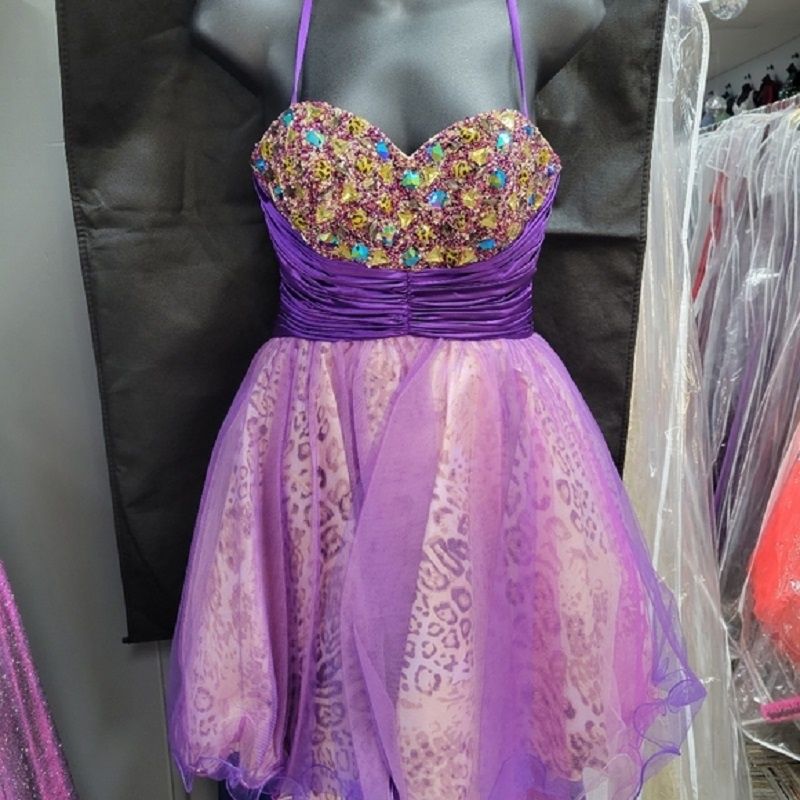 Style 7415 DAVE & JOHNNY Size 2 Prom Sequined Purple Cocktail Dress on Queenly
