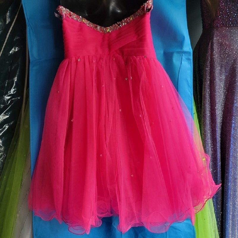 Style 6725 DAVE & JOHNNY Size 4 Prom Sheer Hot Pink Cocktail Dress on Queenly